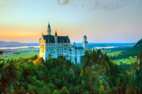 Castelo Neuschwanstein Baviera Com Pôr Sol Fundo — Fotografia de Stock