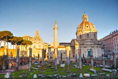 Roma 'daki Trajan Forumu harabeye döndü