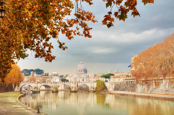 Rome overview with the Papal Basilica of St. Peter in the Vatica — 스톡 사진