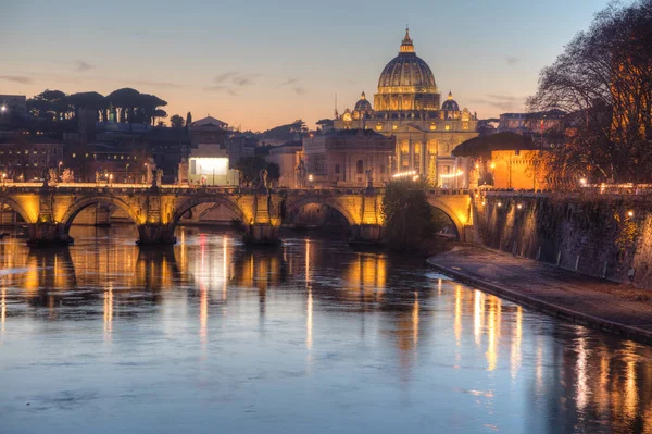 Roma panoramica con la Basilica Papale di San Pietro — Foto Stock