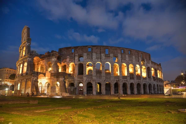 O Coliseu ou Anfiteatro Flaviano em Roma, Itália — Fotografia de Stock