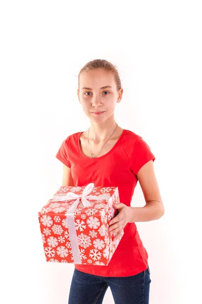 Menina feliz com caixa de presente isolado — Fotografia de Stock