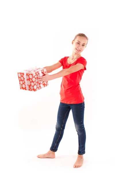 Chica feliz con caja presente aislado —  Fotos de Stock