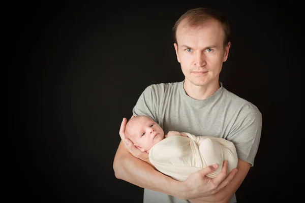 Happy father with his newborn baby — Stock Photo, Image