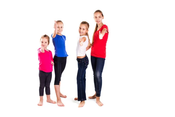 Gruppo di bambini felici con i pollici in su — Foto Stock
