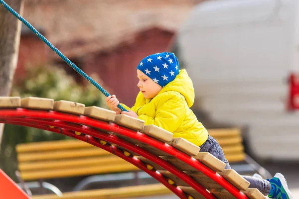 Menino Feliz Brincando Playground Livre — Fotografia de Stock