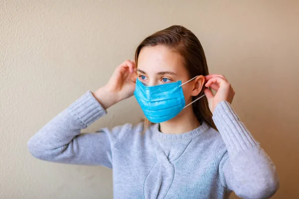 Young Woman Wearing Medical Face Mask Protect Herself Pollution Germs — Stock Photo, Image