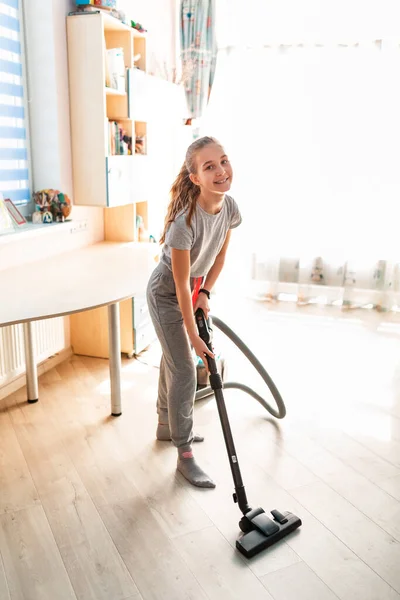 Teenage Girl Cleaning Her Room Vacuum Cleaner Children Tidiness Housekeeping — Stock Photo, Image