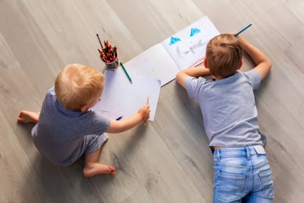 Two Little Boys Drawing Pencils Floor His Room Stay Home — Stock Photo, Image