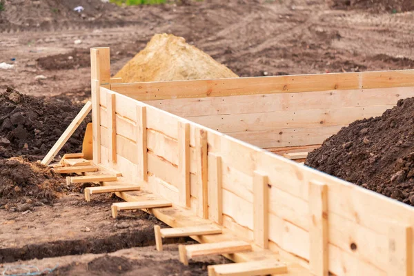 Wooden formwork for creating strip foundation for new house basis. Constructing house from the beginning concept — Stock Image Wooden Formwork Creating Strip Foundation New House Basis Constructing House Stock Image