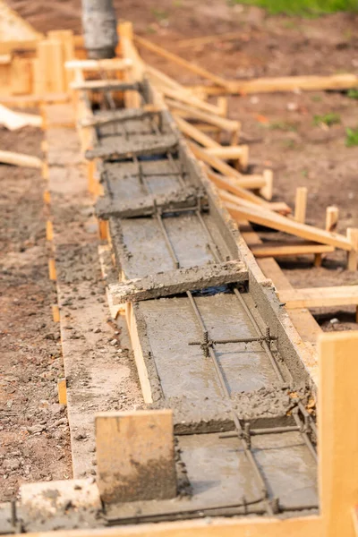 Temele Çimento Döşemek Beton Dökmek Otomatik Pompayla Yapılan Bir Temelleri — Stok fotoğraf