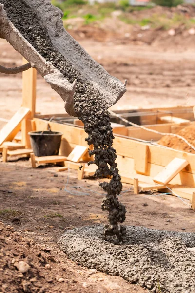 Lay Cement Vagy Beton Alapítvány Zsaluzat Automatikus Szivattyú Építési Ház — Stock Fotó