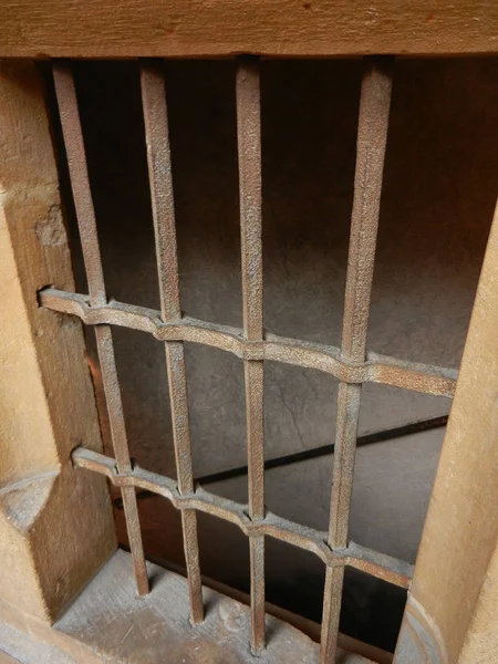 Eski ve paslı rendeleyin