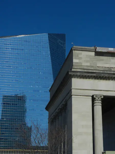 Arquitectural yeni ve eski kontrast