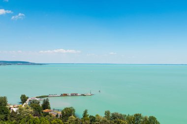 Balaton Gölü'nün görünümü
