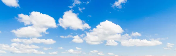 Blue sky with clouds — Stock Photo, Image