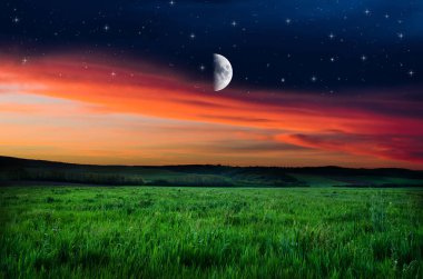 Turuncu gece gökyüzü üzerinde göster