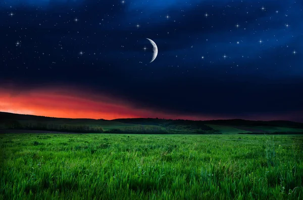Gece gökyüzü üzerinde göster — Stok fotoğraf