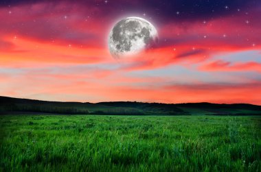 Turuncu gece gökyüzü üzerinde göster