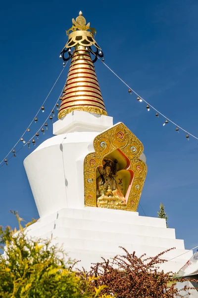 Buddhist stupa in Memorial Park — Stock Photo, Image