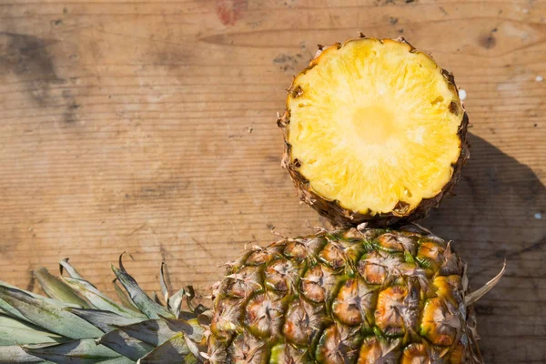 Ananasy dojrzałe — Zdjęcie stockowe