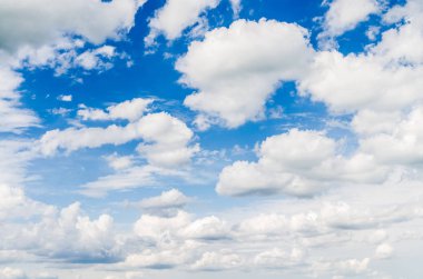 Mavi Gökyüzü ve Bulutlar