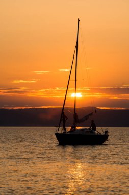 Balaton Gölü yukarıda gökyüzü günbatımı 
