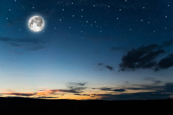 dramatik gece gökyüzü