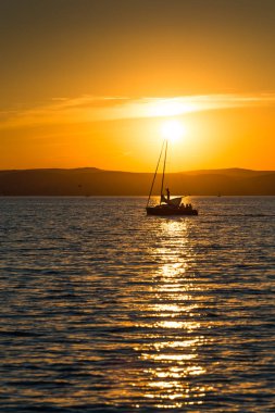 Balaton Gölü yukarıda gökyüzü günbatımı 