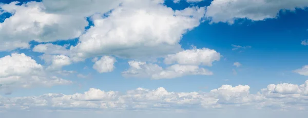 Cielo azul y nubes —  Fotos de Stock