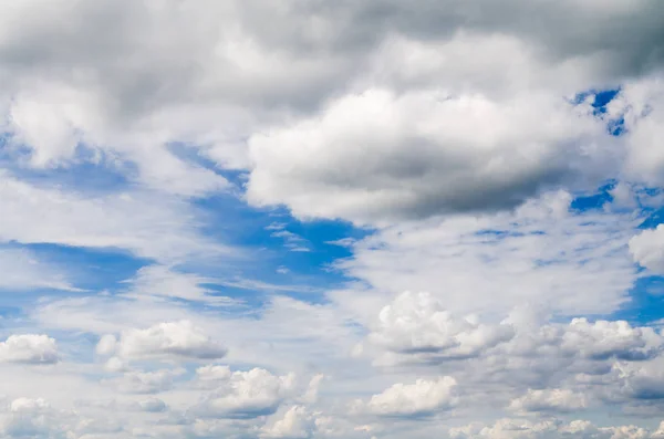 Cielo azul y nubes —  Fotos de Stock