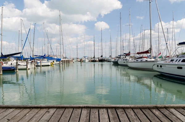 Harbor with modern sailing ships — Stock Photo, Image