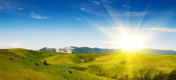 büyük Dağları ile yeşil alan