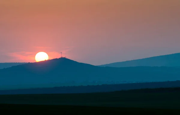 Meadow and hills at sunset — Stock Photo, Image