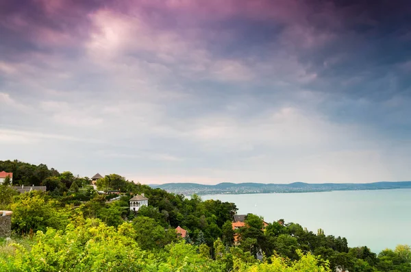 Fondo de la naturaleza con lago — Foto de Stock