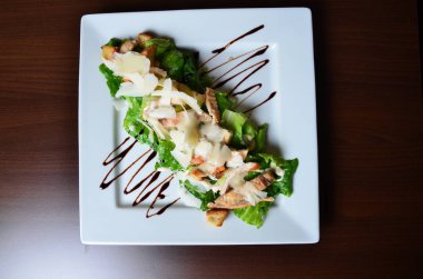 Tay Baharatlı deniz mahsulleri salatası 