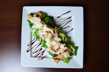 Tay Baharatlı deniz mahsulleri salatası 