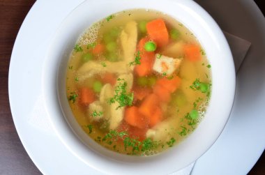 Otlar beyaz kase tavuk çorbası