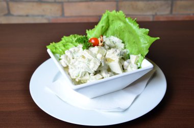 Geleneksel mayonez ve patates salatası