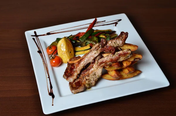 Chuletas de cordero apetitosas —  Fotos de Stock