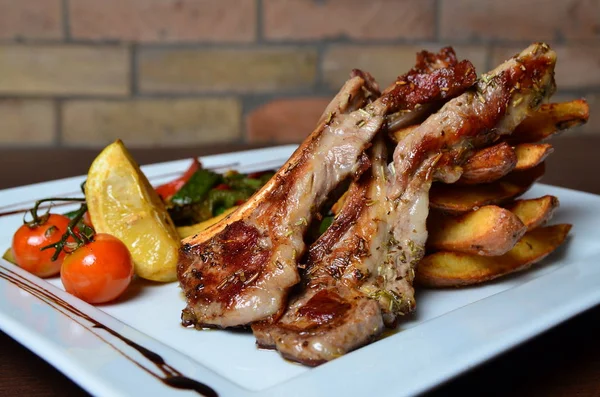 İştah açıcı kuzu pirzolası