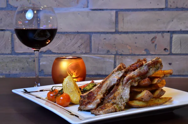 Chuletas de cordero apetitosas —  Fotos de Stock