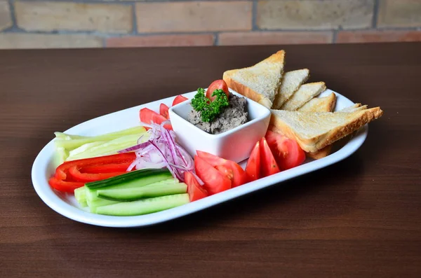 Pate Cremoso Tigela Servido Com Legumes Frescos — Fotografia de Stock