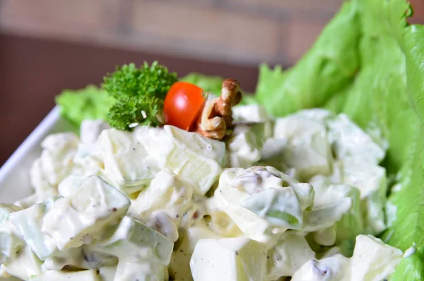 マヨネーズとポテトの伝統的なサラダ — ストック写真