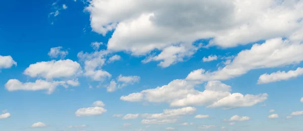 Cielo Azul Con Nubes Fondo —  Fotos de Stock