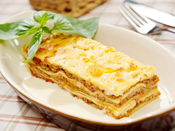 Lasagnes traditionnelles à base de sauce bolognaise au bœuf haché — Photo