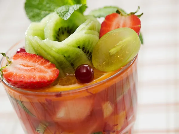 Fruit cocktail salade — Stockfoto