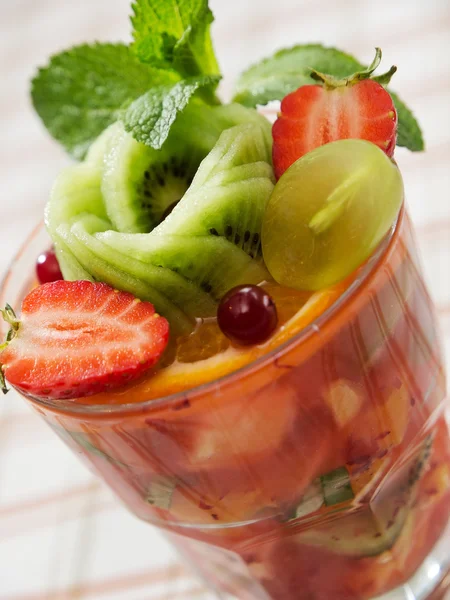 Fruit cocktail salade — Stockfoto
