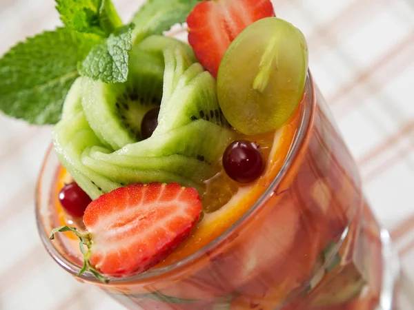 Salada de coquetel de frutas — Fotografia de Stock