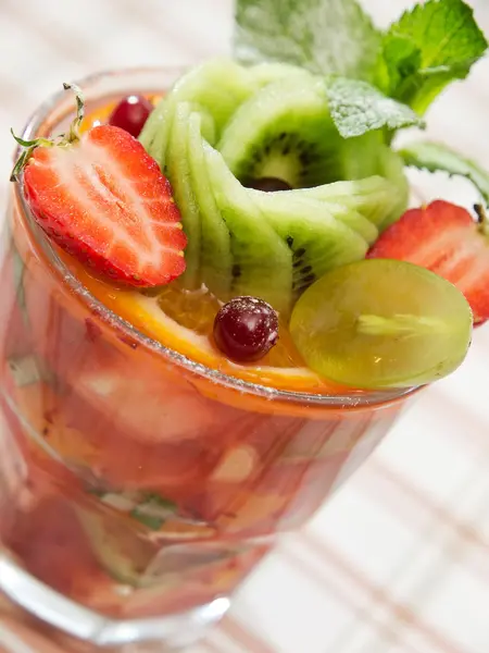 Salada de coquetel de frutas — Fotografia de Stock